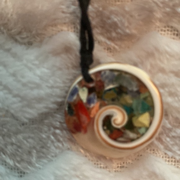 Shell necklace with small colored stones inside on thin black stringed lanyard - Picture 6 of 6